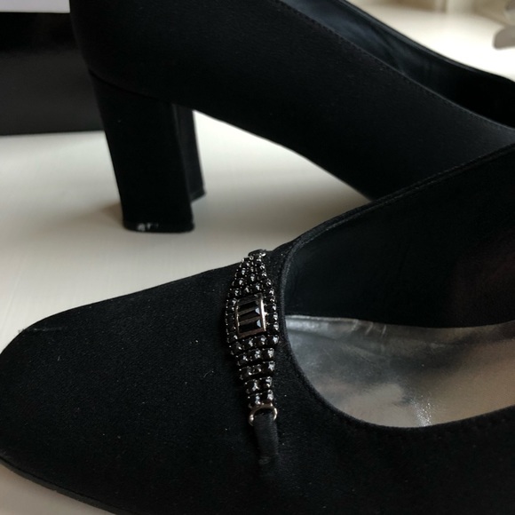 Stuart Weitzman Black Satin Pump - Picture 4 of 5